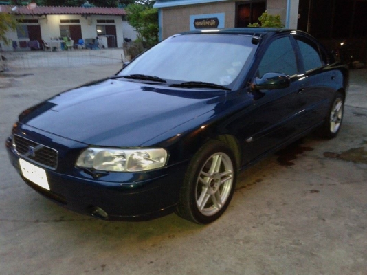 ขาย volvo s60 ปี2001เครี่อง2.3trubo สีเขียว