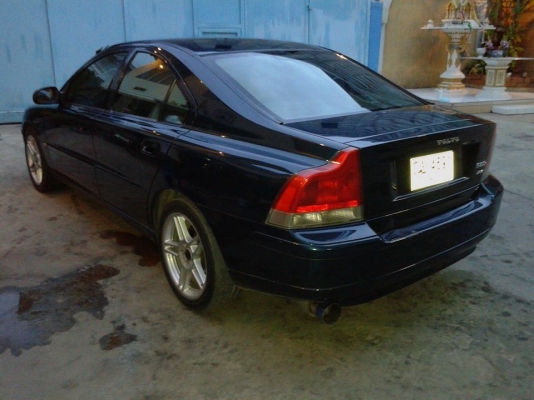 ขาย volvo s60 ปี2001เครี่อง2.3trubo สีเขียว