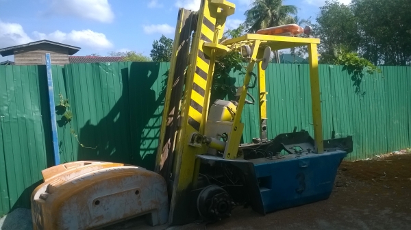 ขายซาก รถโฟคลิฟท์ Komatsu FD40T-5 ขายซาก รถโฟคลิฟท์ Komatsu FD40T-5