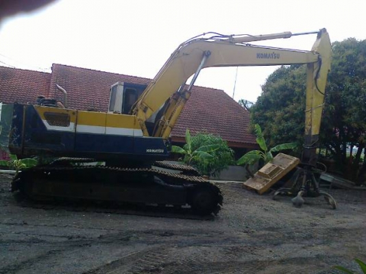 ขาย KOMATSU PC200-3 พร้อมหัวคีบ มีแอร์ สภาพดี ช่วงล่างเต็มพร้อมใช