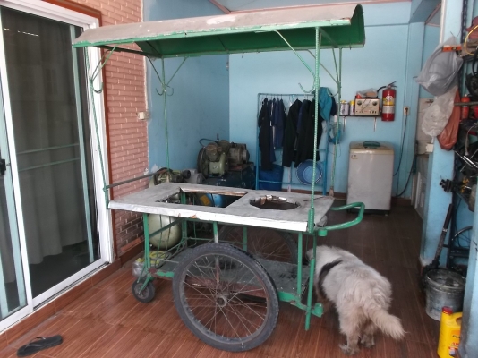 รถเข็นขายของ ใช้งานได้ปกติ มีหลังคากันแดดกันฝน รถเข็นขายของ ใช้งานได้ปกติ มีหลังคากันแดดกันฝน