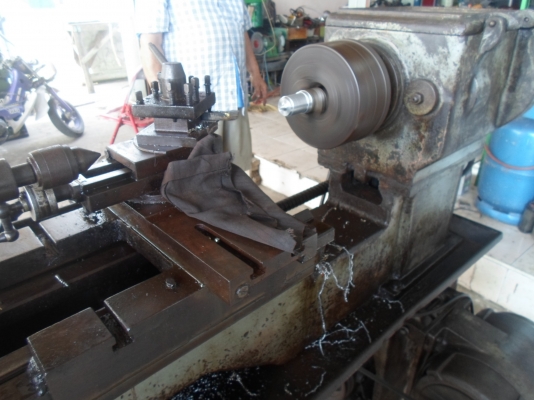 แท่นกลึง 4 ฟุต เพลาเดียว พร้อมใช้งาน ไฟบ้าน  มอเตอร์ 5 แรง 40,000