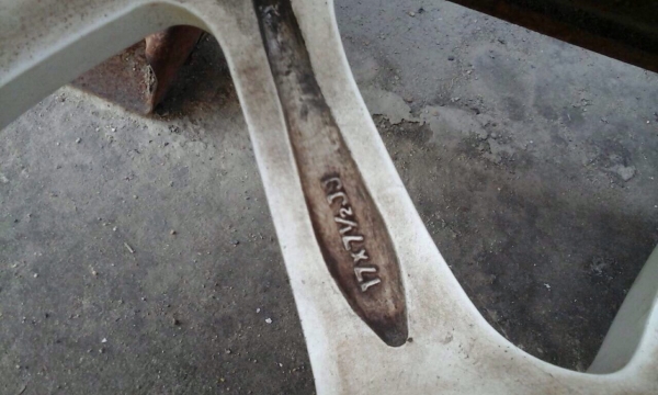 ขาย ล้อขอบ17 ครับมี2วง ไม่มีซ้อม ไม่ดุ้งครับแท้นอก