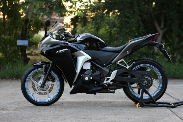 <เอิร์ท พิดโลก> ขาย Cbr250i ปี2011 สีดำ สภาพสวย