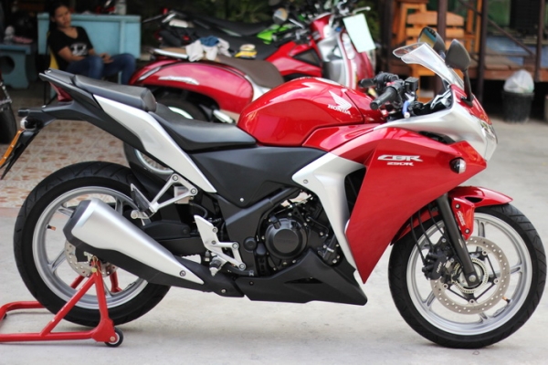 <เอิร์ท พิดโลก> ขาย Cbr250i ABS สีแดง  ปี2010  สภาพสวยมาก