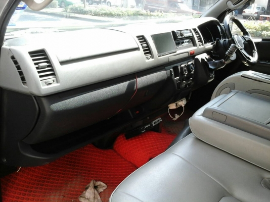 รถตู้คอมมูเตอร์ปี06 สีบรอนเงิน แต่งVIP สปอยเลอร์รอบคันCD DVD USB  จอพับไฟฟ้าTV  ประตูดูด แอร์ไมโครบัสด้านท้าย  เบาะหนังสีครีม เครื่อง2JZ เกียร์ธรรมดา  NGV 3ถัง ยางปี13 ประกันชั้น1 เคลมสีได้รอบคัน ภายในโทรมตามสภาพTEL0890671028อยู่ดอนเมืองครับ