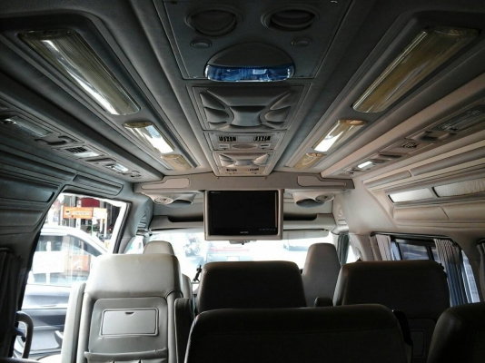 รถตู้คอมมูเตอร์ปี06 สีบรอนเงิน แต่งVIP สปอยเลอร์รอบคันCD DVD USB  จอพับไฟฟ้าTV  ประตูดูด แอร์ไมโครบัสด้านท้าย  เบาะหนังสีครีม เครื่อง2JZ เกียร์ธรรมดา  NGV 3ถัง ยางปี13 ประกันชั้น1 เคลมสีได้รอบคัน ภายในโทรมตามสภาพTEL0890671028อยู่ดอนเมืองครับ