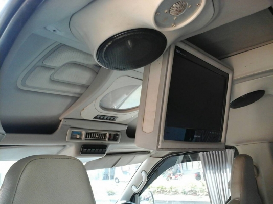 รถตู้คอมมูเตอร์ปี06 สีบรอนเงิน แต่งVIP สปอยเลอร์รอบคันCD DVD USB  จอพับไฟฟ้าTV  ประตูดูด แอร์ไมโครบัสด้านท้าย  เบาะหนังสีครีม เครื่อง2JZ เกียร์ธรรมดา  NGV 3ถัง ยางปี13 ประกันชั้น1 เคลมสีได้รอบคัน ภายในโทรมตามสภาพTEL0890671028อยู่ดอนเมืองครับ