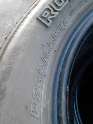 235/65R17 ROADSTONE ROADIAN ATII ชุด 4 เส้น ปี 2012 สึกเล็กน้อย 2 เส้น TEL.081-427-3941 235/65R17 ROADSTONE ROADIAN ATII ชุด 4 เส้น ปี 2012 สึกเล็กน้อย 2 เส้น TEL.081-427-3941