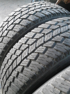 235/65R17 ROADSTONE ROADIAN  ATII ชุด 4 เส้น  ปี 2012  สึกเล็กน้อย 2 เส้น  TEL.081-427-3941