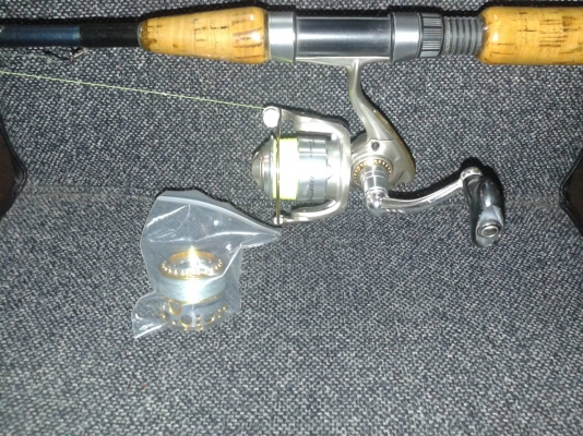 คันเบ็ดพร้อมรอกแถมสปูน 2 อัน