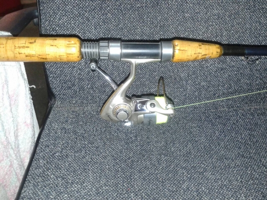 คันเบ็ดพร้อมรอกแถมสปูน 2 อัน