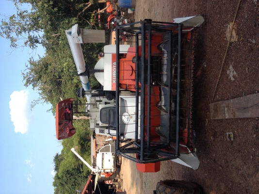 ขายรถเกี่ยวข้าว Kubota DC68G