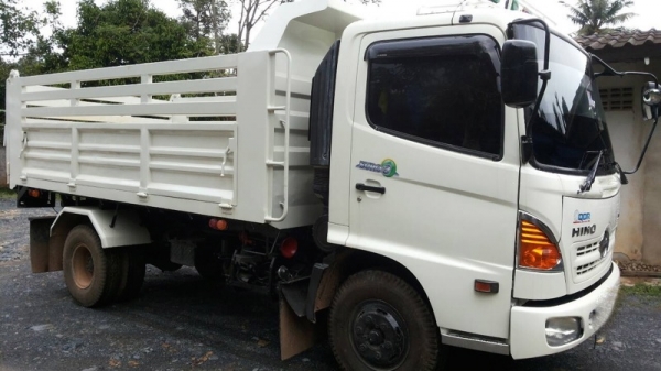 รถฮีโน่ 6 ล้อดั้ม 150 แรงม้า. ปี 50 ( รถวิ่ง 2xx,xxx กม. )    สนใจติดต่อ  081 - 6079515