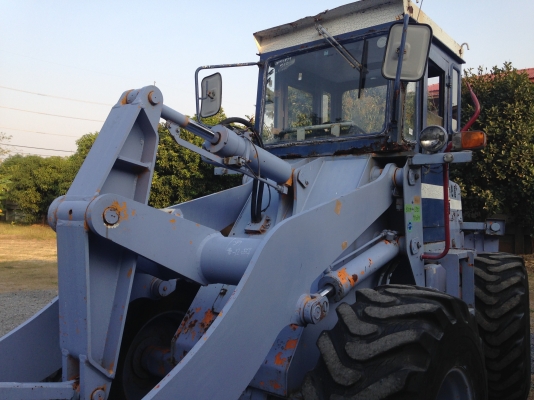 ขายรถตัก Komatsu 510 ; รถเก่าญี่ปุ่น 100\%;  สภาพสวยพร้อมใช้งานได้ทันที สนใจติดต่อ 081-9485494