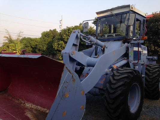 ขายรถตัก Komatsu 510 ; รถเก่าญี่ปุ่น 100\%;  สภาพสวยพร้อมใช้งานได้ทันที สนใจติดต่อ 081-9485494