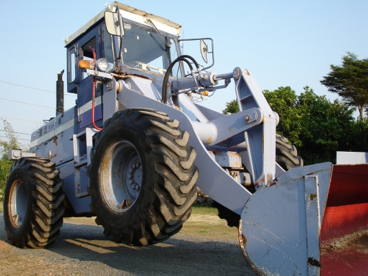 ขายรถตัก Komatsu 510 ; รถเก่าญี่ปุ่น 100\%;  สภาพสวยพร้อมใช้งานได้ทันที สนใจติดต่อ 081-9485494