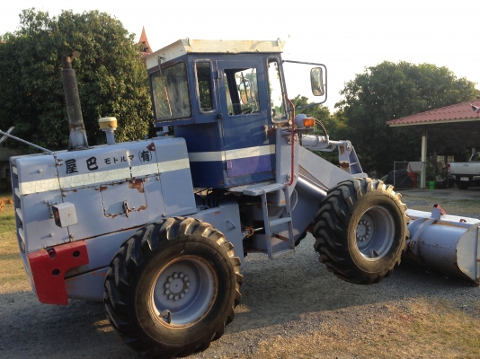 ขายรถตัก Komatsu 510 ; รถเก่าญี่ปุ่น 100\%;  สภาพสวยพร้อมใช้งานได้ทันที สนใจติดต่อ 081-9485494