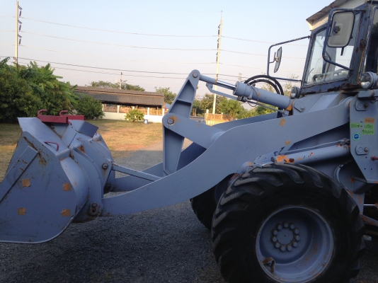 ขายรถตัก Komatsu 510 ; รถเก่าญี่ปุ่น 100\%;  สภาพสวยพร้อมใช้งานได้ทันที สนใจติดต่อ 081-9485494