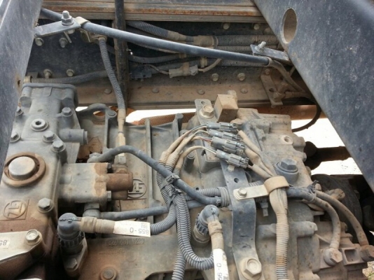 รถอีซูซุ 10 ล้อดั้ม  300  แรงม้า. ปี 55  ( รถวิ่ง 99,xxx กว่า กม. )   สนใจติดต่อ  081 - 6079515