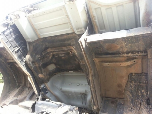 รถอีซูซุ 10 ล้อดั้ม  300  แรงม้า. ปี 55  ( รถวิ่ง 99,xxx กว่า กม. )   สนใจติดต่อ  081 - 6079515