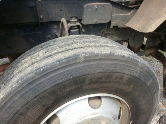 รถอีซูซุ 10 ล้อดั้ม  300  แรงม้า. ปี 55  ( รถวิ่ง 99,xxx กว่า กม. )   สนใจติดต่อ  081 - 6079515