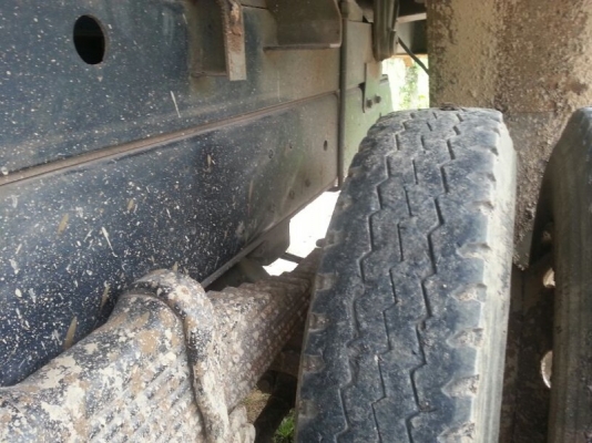 รถอีซูซุ 10 ล้อดั้ม  300  แรงม้า. ปี 55  ( รถวิ่ง 99,xxx กว่า กม. )   สนใจติดต่อ  081 - 6079515