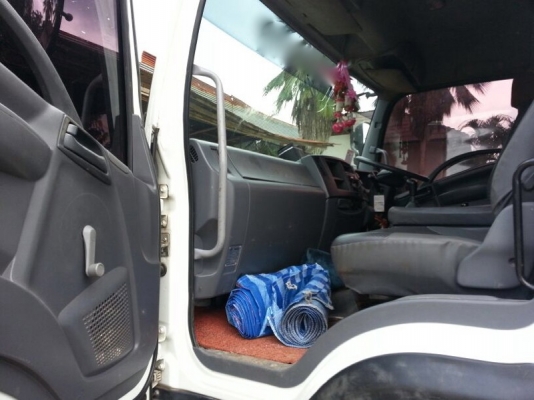 รถอีซูซุ 10 ล้อดั้ม  300  แรงม้า. ปี 55  ( รถวิ่ง 99,xxx กว่า กม. )   สนใจติดต่อ  081 - 6079515