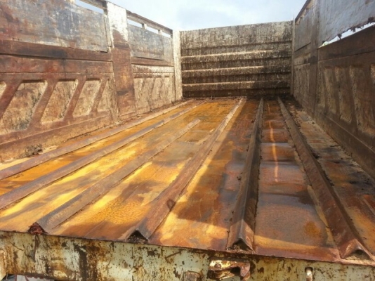 รถอีซูซุ 10 ล้อดั้ม  300  แรงม้า. ปี 55  ( รถวิ่ง 99,xxx กว่า กม. )   สนใจติดต่อ  081 - 6079515