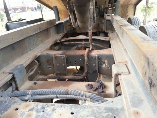 รถอีซูซุ 10 ล้อดั้ม  300  แรงม้า. ปี 55  ( รถวิ่ง 99,xxx กว่า กม. )   สนใจติดต่อ  081 - 6079515