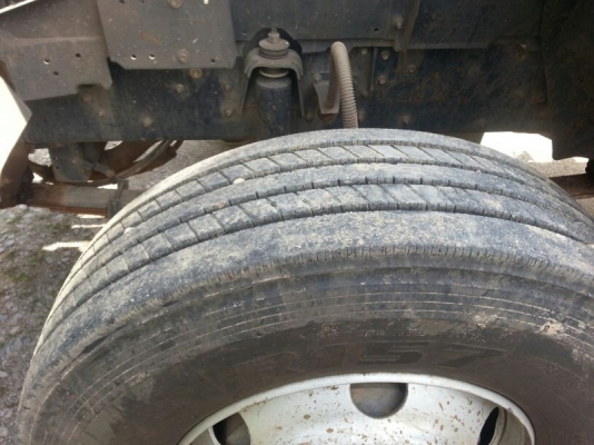 รถอีซูซุ 10 ล้อดั้ม  300  แรงม้า. ปี 55  ( รถวิ่ง 99,xxx กว่า กม. )   สนใจติดต่อ  081 - 6079515