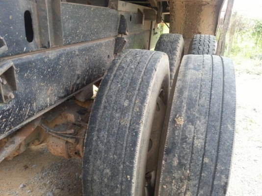 รถอีซูซุ 10 ล้อดั้ม  300  แรงม้า. ปี 55  ( รถวิ่ง 99,xxx กว่า กม. )   สนใจติดต่อ  081 - 6079515