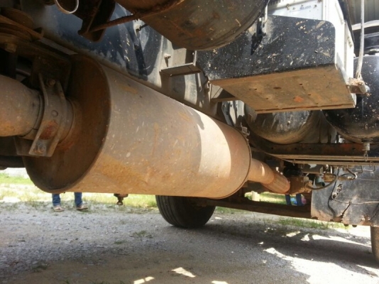 รถอีซูซุ 10 ล้อดั้ม  300  แรงม้า. ปี 55  ( รถวิ่ง 99,xxx กว่า กม. )   สนใจติดต่อ  081 - 6079515