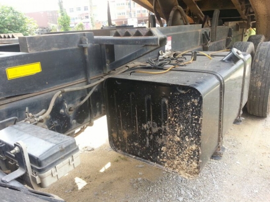 รถอีซูซุ 10 ล้อดั้ม  300  แรงม้า. ปี 55  ( รถวิ่ง 99,xxx กว่า กม. )   สนใจติดต่อ  081 - 6079515