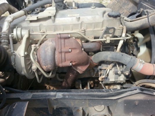 รถอีซูซุ 10 ล้อดั้ม  300  แรงม้า. ปี 55  ( รถวิ่ง 99,xxx กว่า กม. )   สนใจติดต่อ  081 - 6079515