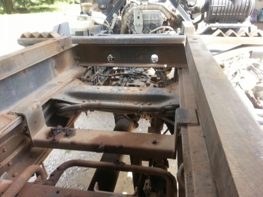 รถอีซูซุ 10 ล้อดั้ม  300  แรงม้า. ปี 55  ( รถวิ่ง 99,xxx กว่า กม. )   สนใจติดต่อ  081 - 6079515