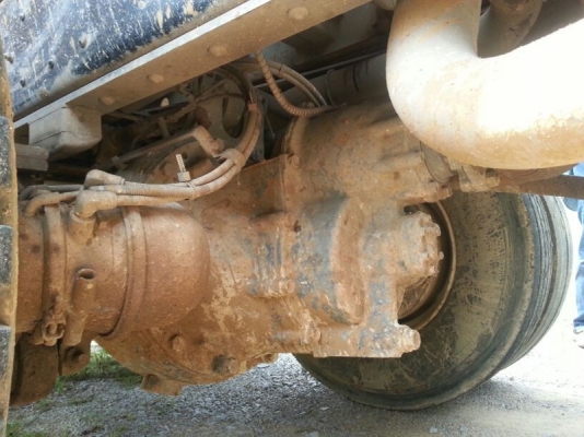 รถอีซูซุ 10 ล้อดั้ม  300  แรงม้า. ปี 55  ( รถวิ่ง 99,xxx กว่า กม. )   สนใจติดต่อ  081 - 6079515