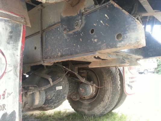 รถอีซูซุ 10 ล้อดั้ม  300  แรงม้า. ปี 55  ( รถวิ่ง 99,xxx กว่า กม. )   สนใจติดต่อ  081 - 6079515