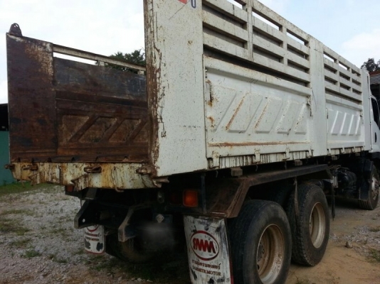 รถอีซูซุ 10 ล้อดั้ม  300  แรงม้า. ปี 55  ( รถวิ่ง 99,xxx กว่า กม. )   สนใจติดต่อ  081 - 6079515