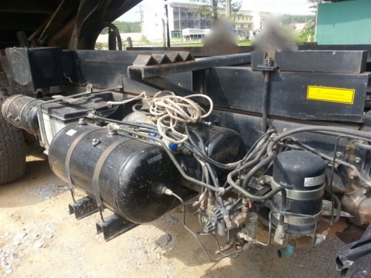 รถอีซูซุ 10 ล้อดั้ม  300  แรงม้า. ปี 55  ( รถวิ่ง 99,xxx กว่า กม. )   สนใจติดต่อ  081 - 6079515