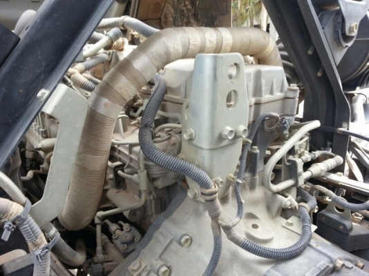 รถอีซูซุ 10 ล้อดั้ม  300  แรงม้า. ปี 55  ( รถวิ่ง 99,xxx กว่า กม. )   สนใจติดต่อ  081 - 6079515