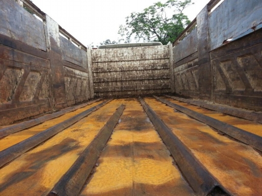 รถอีซูซุ 10 ล้อดั้ม  300  แรงม้า. ปี 55  ( รถวิ่ง 99,xxx กว่า กม. )   สนใจติดต่อ  081 - 6079515