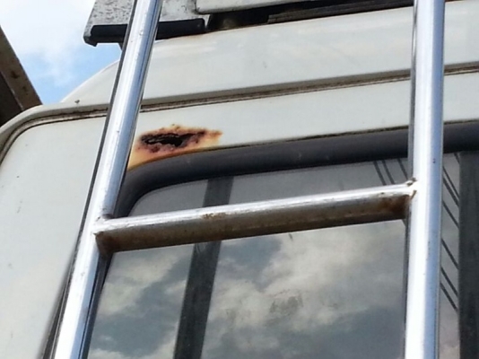 รถอีซูซุ 10 ล้อ  ( ไม่ดั้ม )  270 แรงม้า. ปี 49  ( ขายแม่ , ลูก. )   สนใจติดต่อ 081 - 6079515