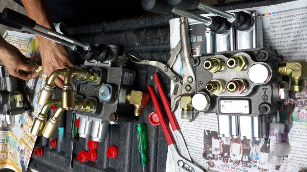 ขายกระบอกไฮโดรลิคติดสะพานท้าย