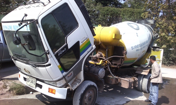 ขายด่วนรถโม้ปูนรถนําเข้ามีเล่มทะเบืยนโม้ตรง3.5คิวเครือง220แรง