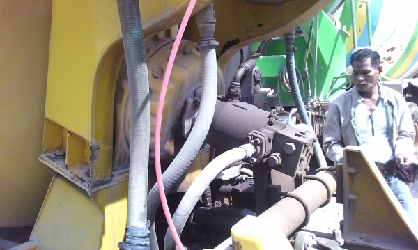 ขายด่วนรถโม้ปูนรถนําเข้ามีเล่มทะเบืยนโม้ตรง3.5คิวเครือง220แรง