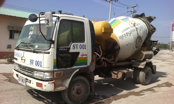 ขายด่วนรถโม้ปูนรถนําเข้ามีเล่มทะเบืยนโม้ตรง3.5คิวเครือง220แรง