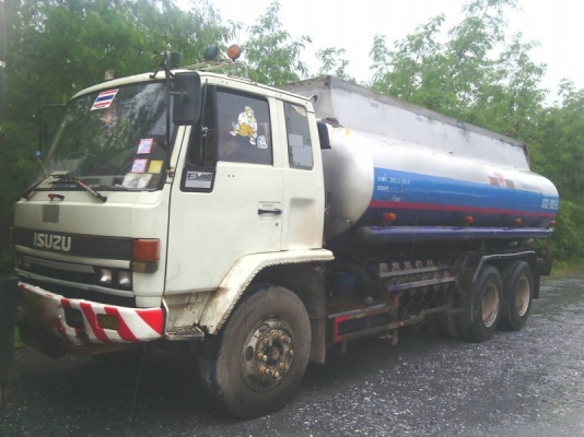 รถอีซูซุ 10 ล้อ บรรทุกน้ำมัน  FVZ  175 แรงม้า. ปี 38     สนใจติ ดต่อ  081 - 6079515