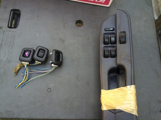 ขายชุดกระจกไฟฟ้าประตู ซ้าย ขวา ใสs100 และs200 ขายชุดกระจกไฟฟ้าประตู ซ้าย ขวา ใสs100 และs200