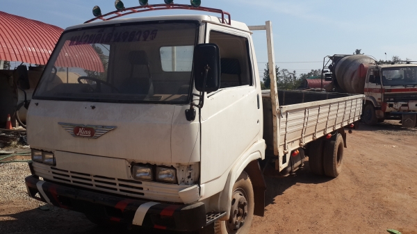 ขายด่วนหกล้อHINO KM779สภาพเก็บรายละเอียดหน่อยสวยราคาเบาๆโทร0843933995